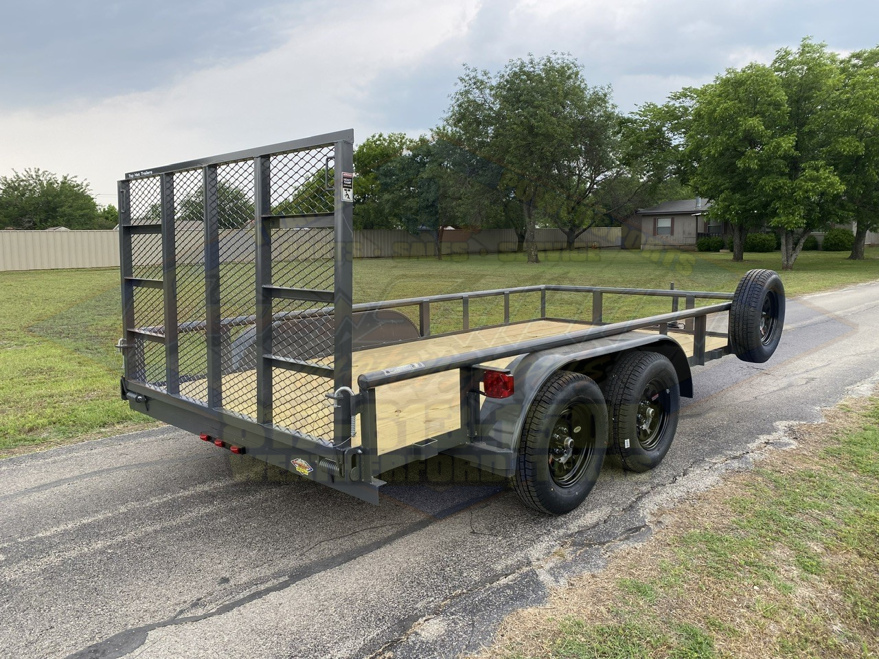 2026 TOP HAT 83″ X 14′ PIPE TOP UTILITY TRAILER WITH 4′ SPRING ASSIST RAMP GATE, SPARE 7,000-GVWR-GRAY - Image 4