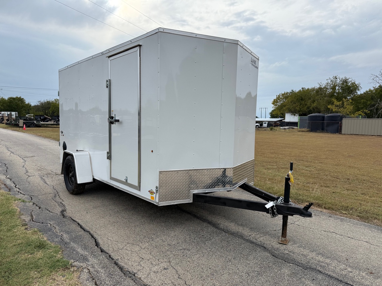 2026 LOOK 6' X 12' SINGLE AXLE ENCLOSED CARGO TRAILER W/ REAR DOUBLE DOORS, SPARE, WHITE 2,990 GVWR