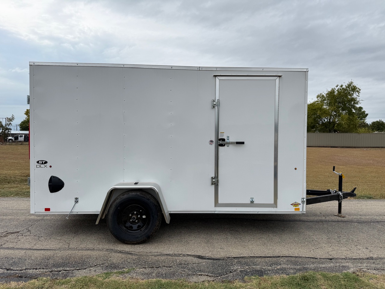 2026 LOOK 6' X 12' SINGLE AXLE ENCLOSED CARGO TRAILER W/ REAR DOUBLE DOORS, SPARE, WHITE 2,990 GVWR - Image 3