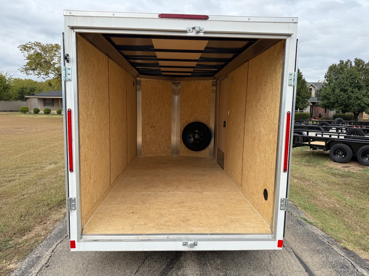 2026 LOOK 6' X 12' SINGLE AXLE ENCLOSED CARGO TRAILER W/ REAR DOUBLE DOORS, SPARE, WHITE 2,990 GVWR - Image 6