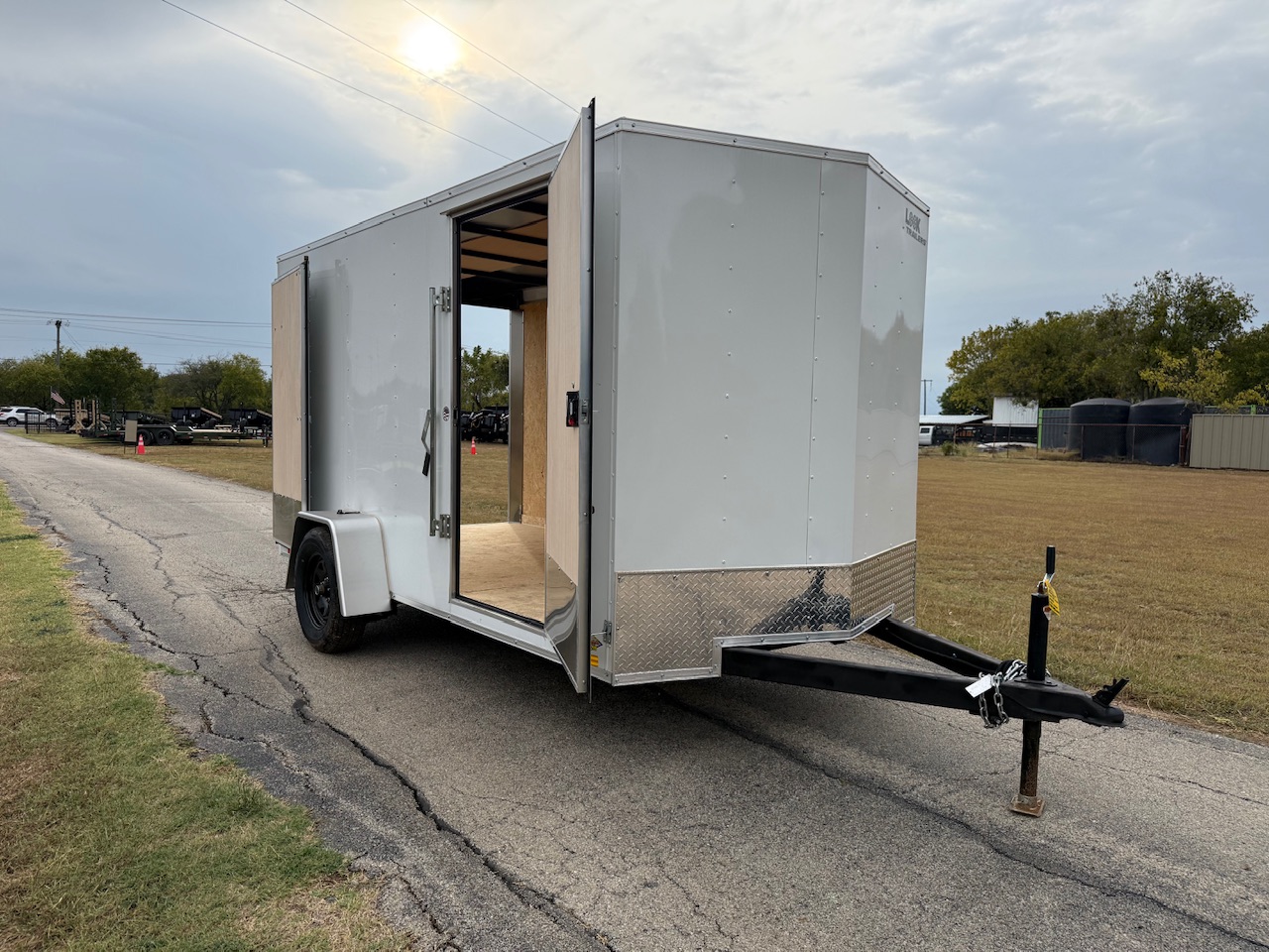 2026 LOOK 6' X 12' SINGLE AXLE ENCLOSED CARGO TRAILER W/ REAR DOUBLE DOORS, SPARE, WHITE 2,990 GVWR - Image 10
