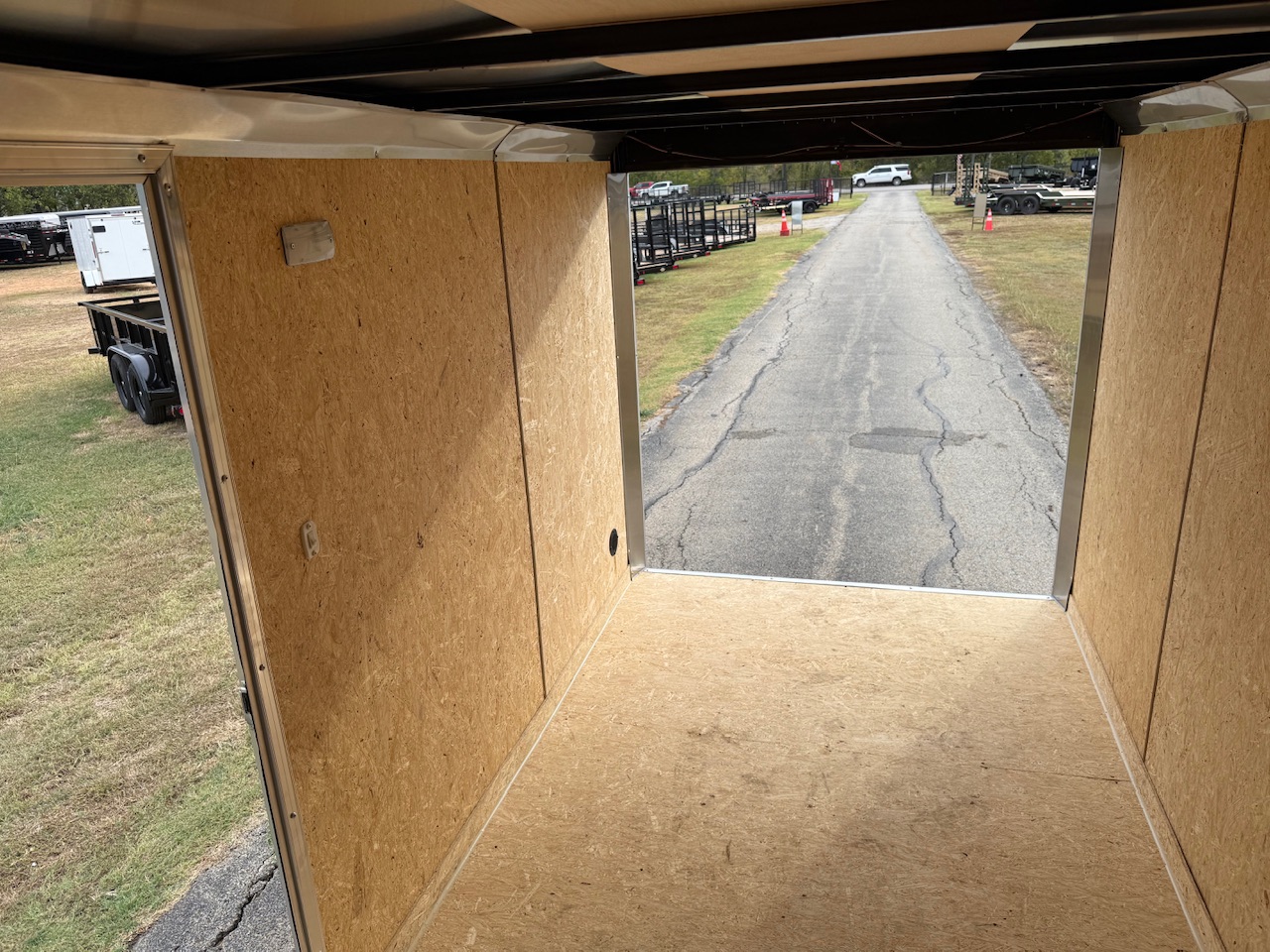 2026 LOOK 6' X 12' SINGLE AXLE ENCLOSED CARGO TRAILER W/ REAR DOUBLE DOORS, SPARE, WHITE 2,990 GVWR - Image 12