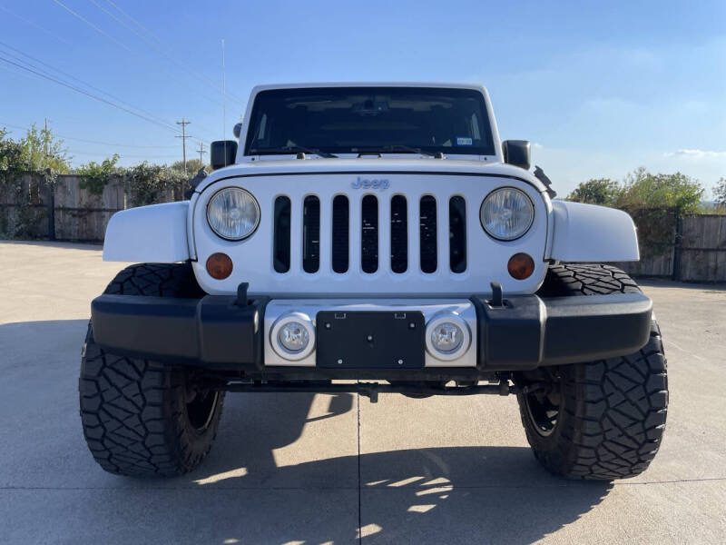 2013 JEEP WRANGLER UNLIMITED SAHARA - Image 4