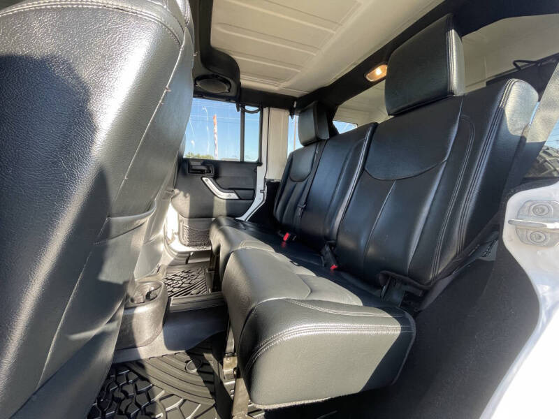 2013 JEEP WRANGLER UNLIMITED SAHARA - Image 19