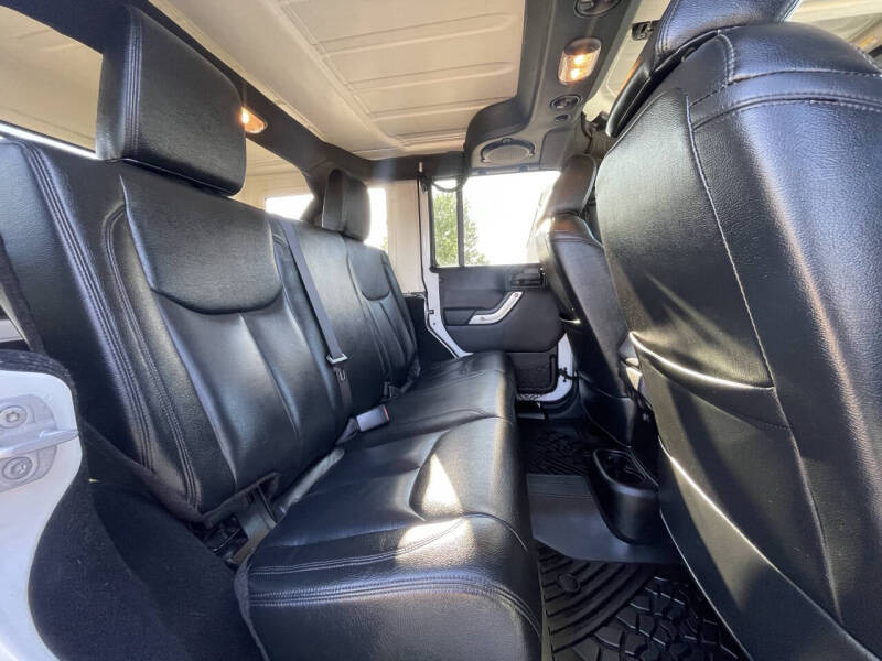 2013 JEEP WRANGLER UNLIMITED SAHARA - Image 21