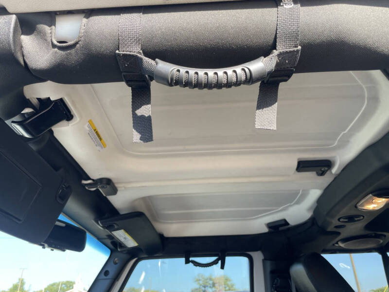 2013 JEEP WRANGLER UNLIMITED SAHARA - Image 29