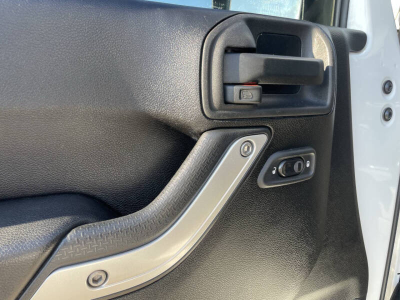 2013 JEEP WRANGLER UNLIMITED SAHARA - Image 30