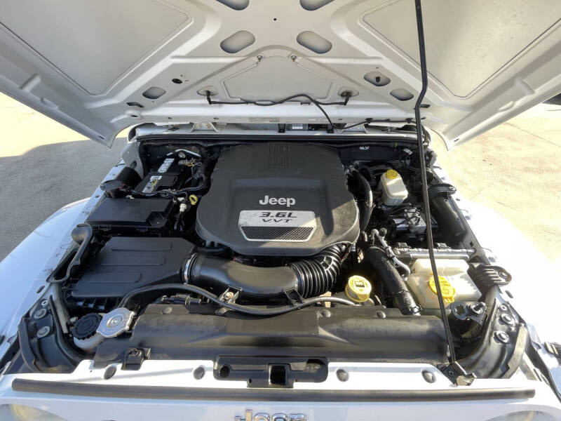 2013 JEEP WRANGLER UNLIMITED SAHARA - Image 10