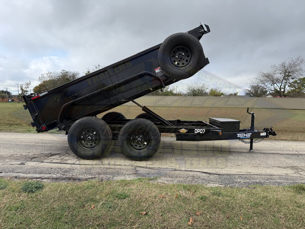 2026 TOP HAT 5' X 10' DUMP TRAILER WITH TARP AND SPARE 7,000 GVWR - Image 3