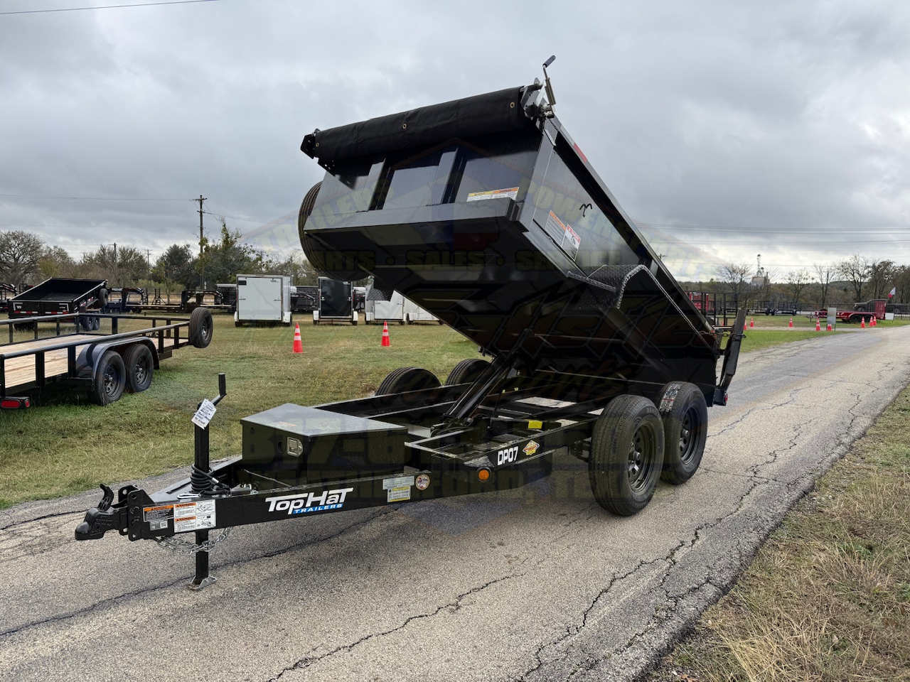 2026 TOP HAT 5' X 10' DUMP TRAILER WITH TARP AND SPARE 7,000 GVWR - Image 7