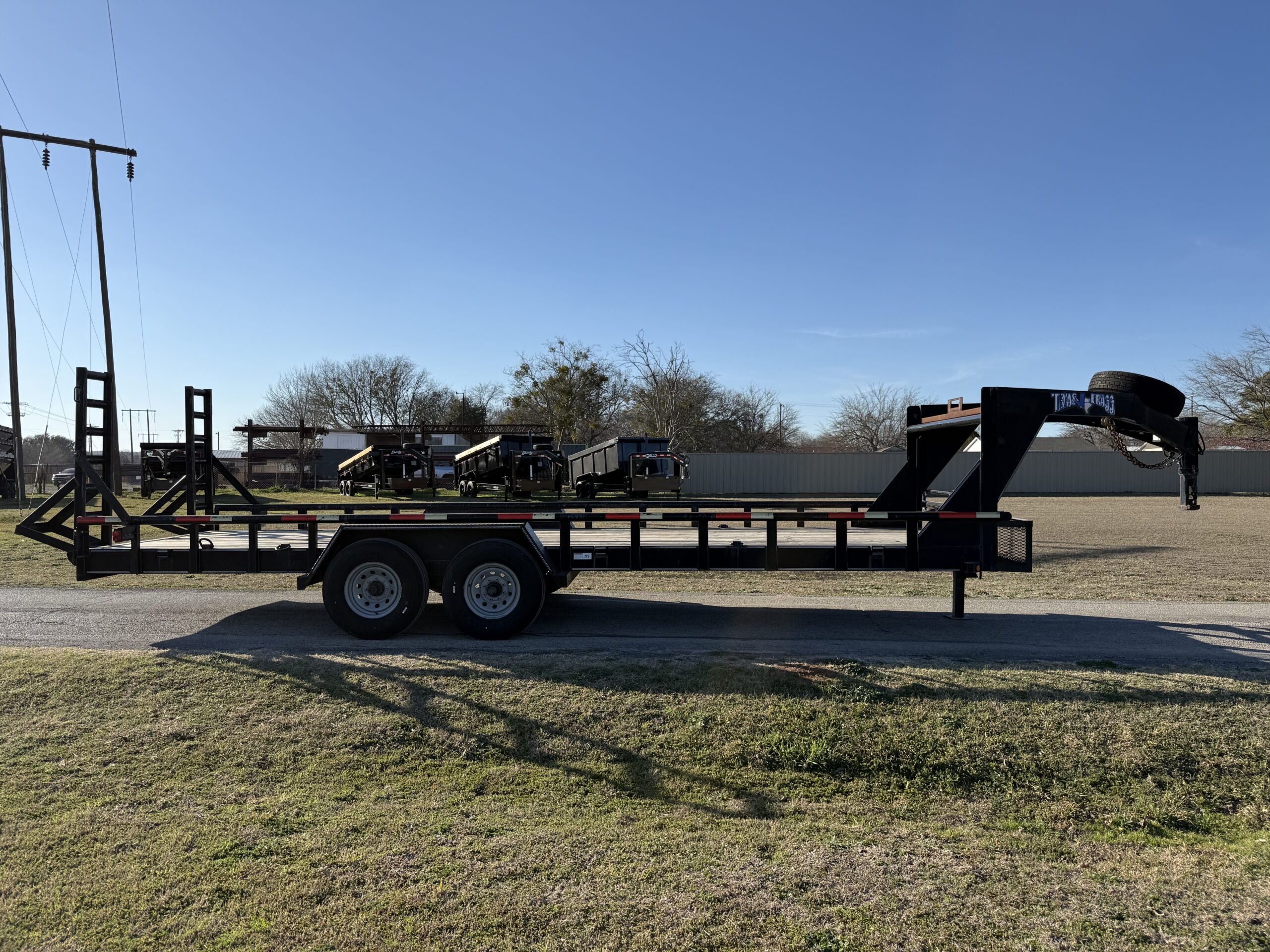 2018 TEXAS BRAGG 83" X 24' GOOSENECK PIPE TOP TRAILER WITH STAND-UP RAMPS 14,000 GVWR - Image 3