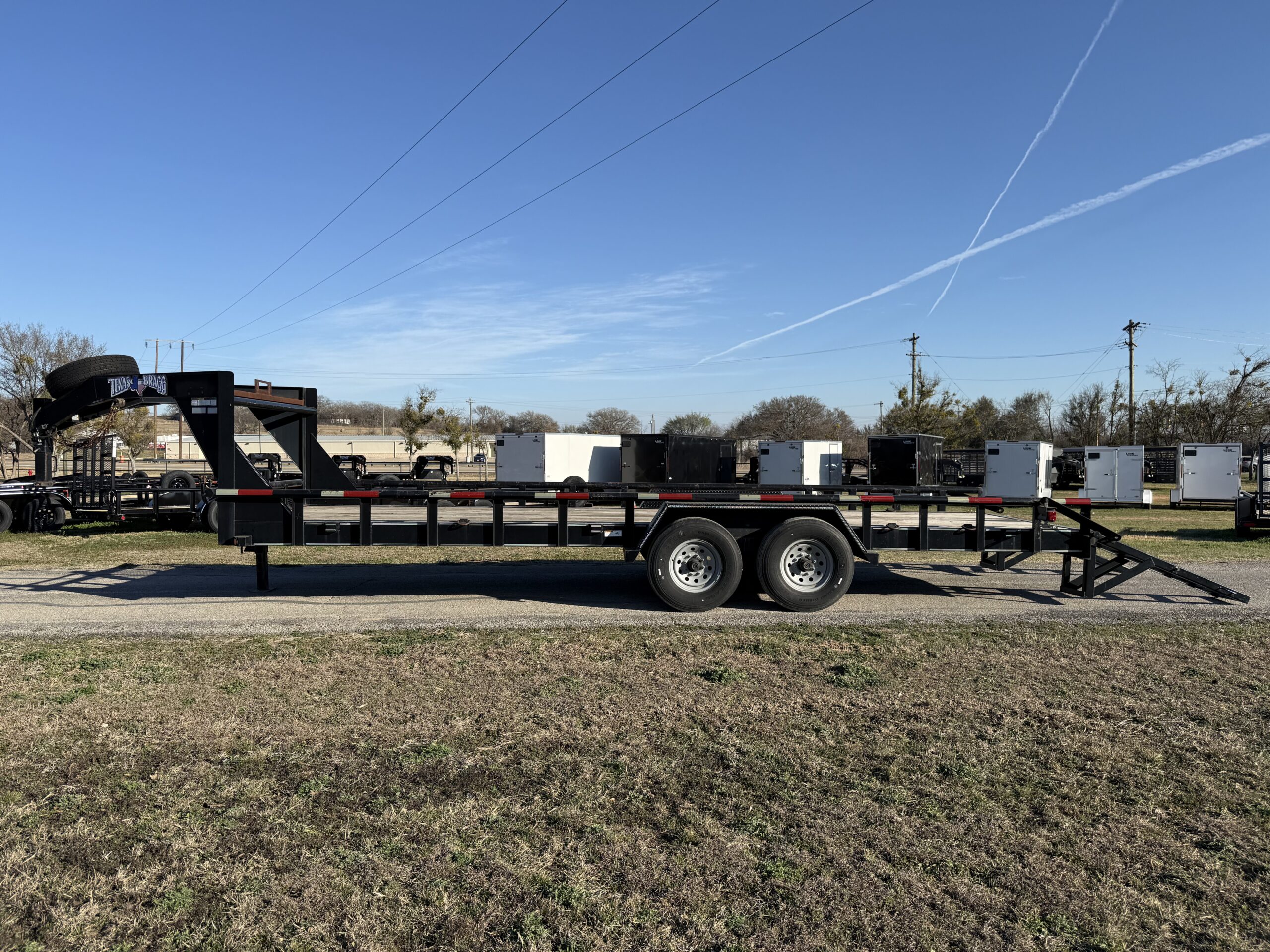 2018 TEXAS BRAGG 83" X 24' GOOSENECK PIPE TOP TRAILER WITH STAND-UP RAMPS 14,000 GVWR - Image 6