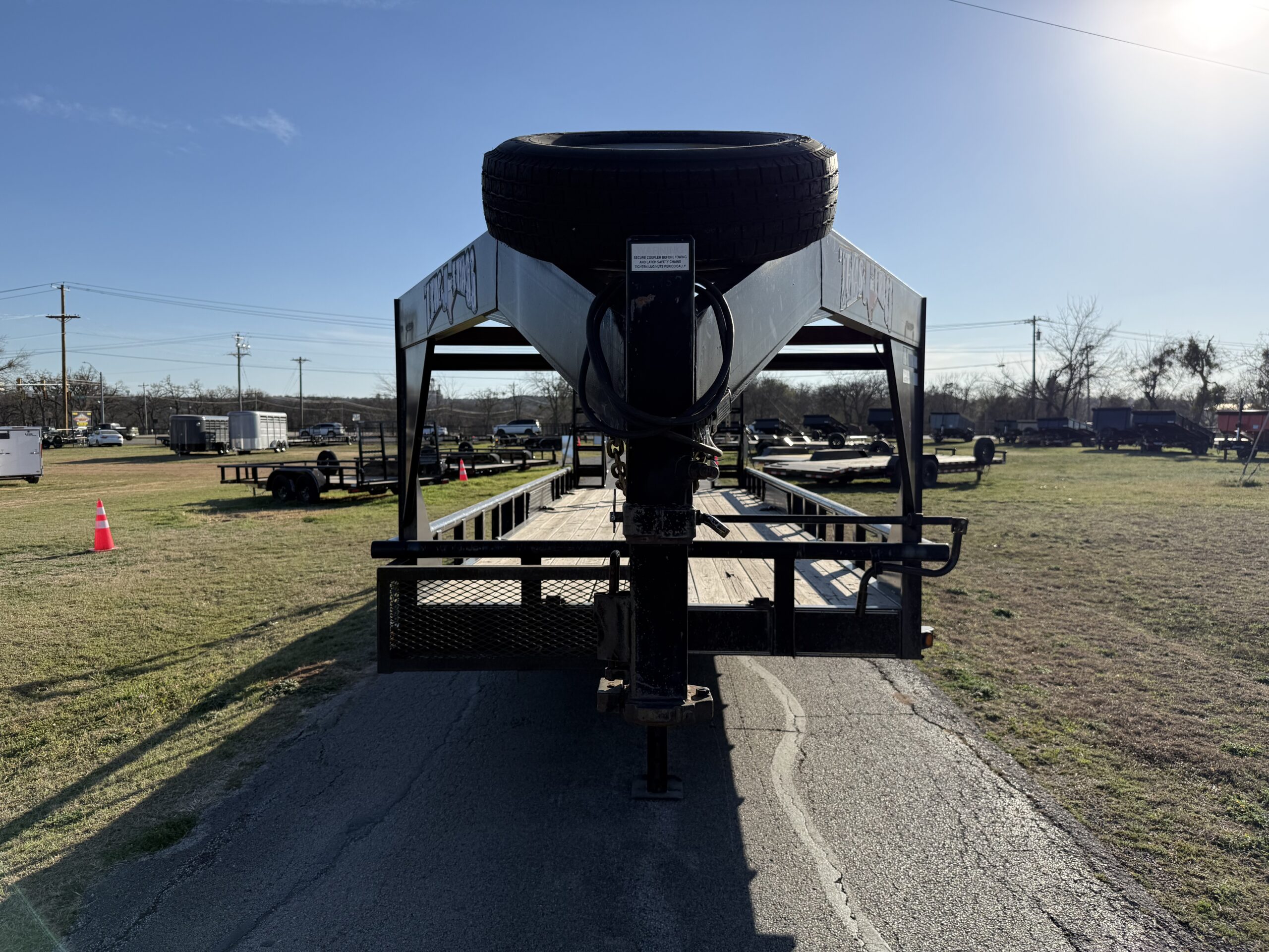 2018 TEXAS BRAGG 83" X 24' GOOSENECK PIPE TOP TRAILER WITH STAND-UP RAMPS 14,000 GVWR - Image 8
