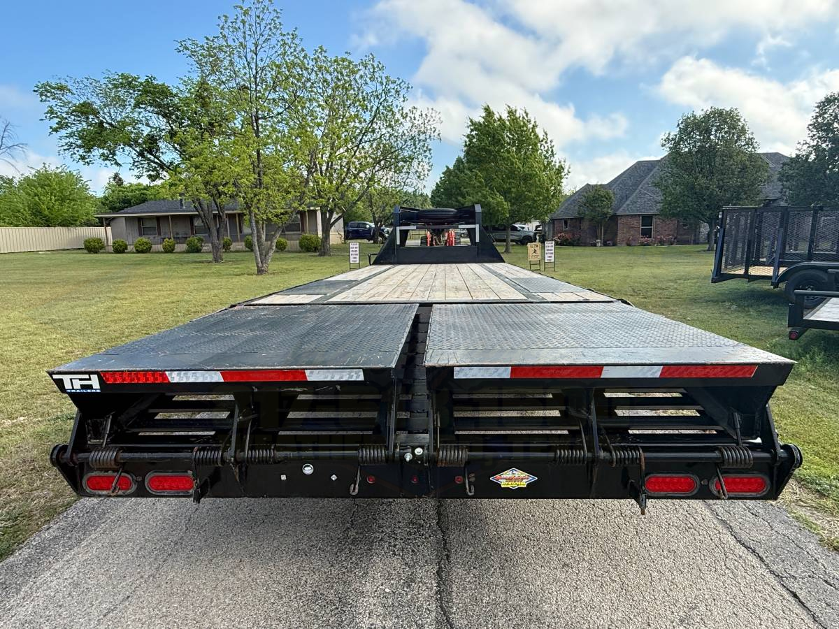 *USED* 2026 TOP HAT 102" X 25' GOOSENECK FLATBED TRAILER WITH RAMPS & SPARE 17500#GVWR - Image 5