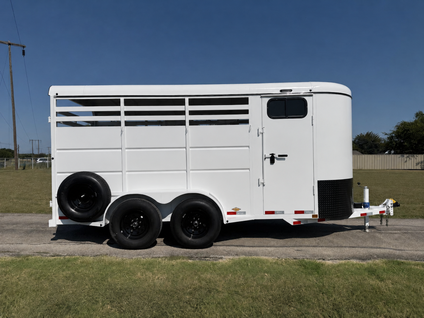 2026 DELCO 6' X 16' 3 HORSE BUMPER PULL TRAILER WITH SPARE, WHITE 12,000 GVWR - Image 3
