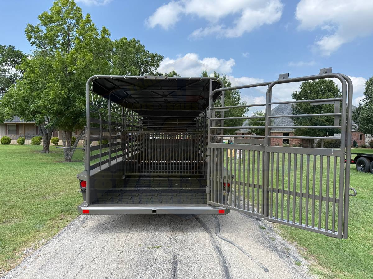 2026 DELCO 6′ 8″ X 20′ BAR TOP GOOSENECK CATTLE STOCK TRAILER 14K-GVWR FORD MARSH GRAY - Image 7
