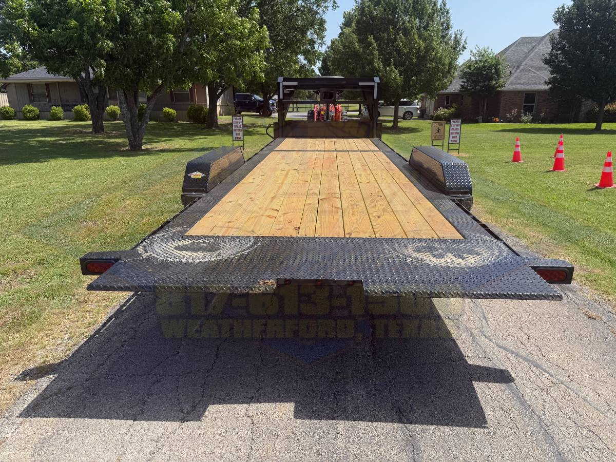 2027 DELCO 83" X 24' GOOSENECK TILT DECK WITH SPARE 16K-GVWR - Image 8